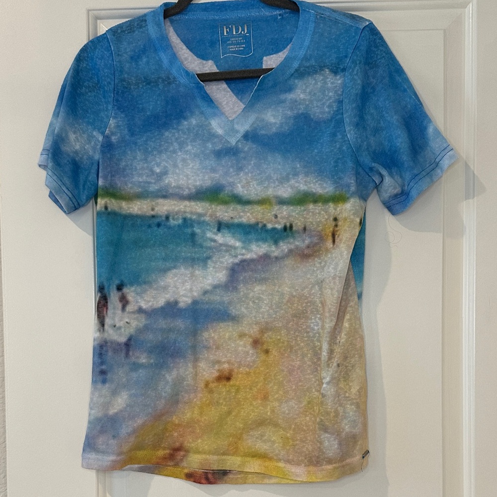 FDJ Scenic Beach Print V-Neck Tee - Blue Multi
